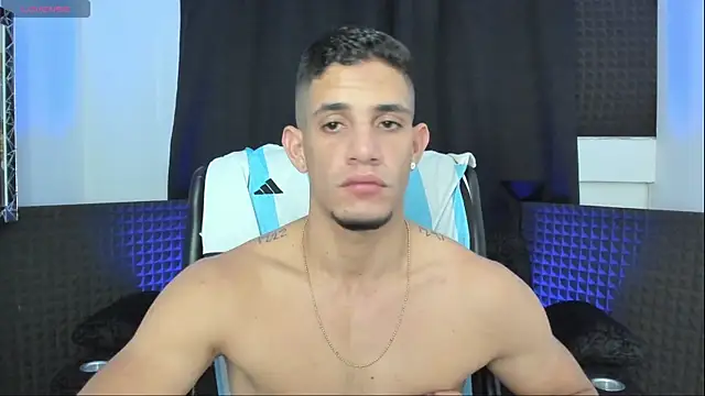 jhonnysnow17 online show from July 17, 7:04 am