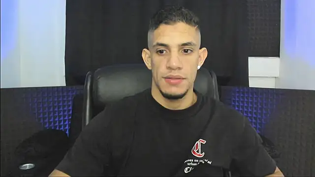 jhonnysnow17 online show from July 19, 5:44 am