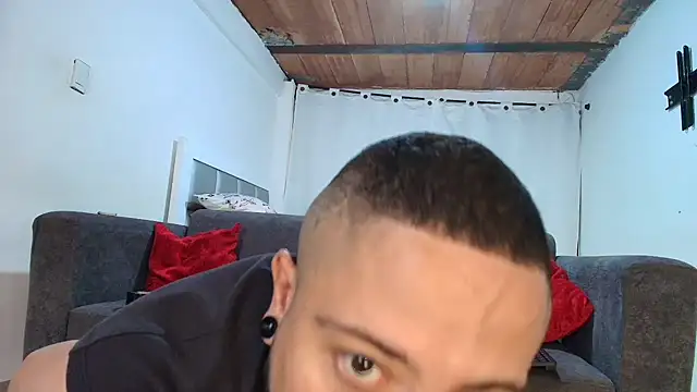 Snapshot of doglass_costa chatting on February 18, 1:51 pm doglass costa online show from February 18, 1:51 pm