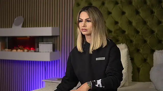 TiffanyMaze online show from October 2, 6:09 am