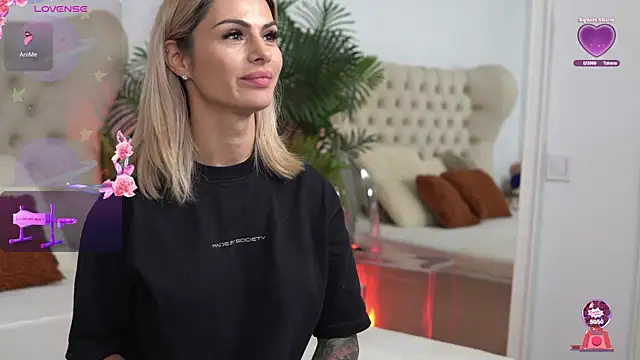 TiffanyMaze online show from July 29, 2:59 pm
