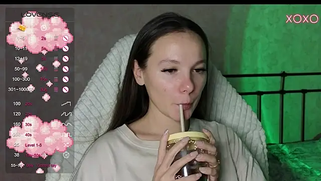Snapshot of lil_luna_x chatting on December 1, 5:24 pm lil luna x online show from December 1, 5:24 pm