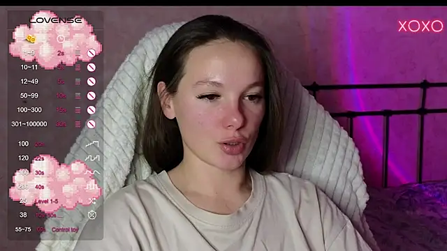 Snapshot of lil_luna_x chatting on December 3, 5:55 pm lil luna x online show from December 3, 5:55 pm