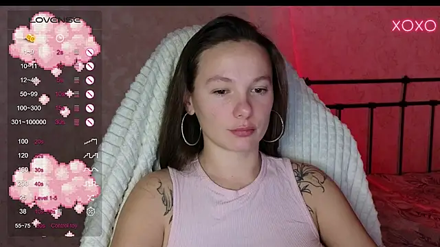 Snapshot of lil_luna_x chatting on December 11, 5:37 pm lil luna x online show from December 11, 5:37 pm