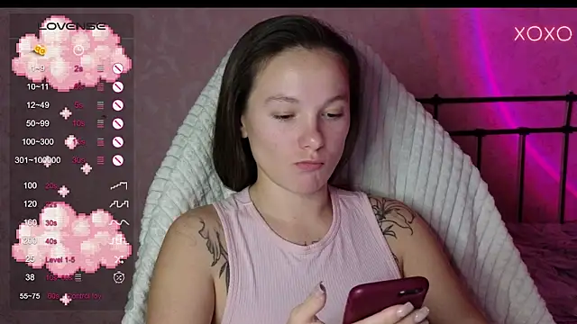Snapshot of lil_luna_x chatting on December 12, 3:37 pm lil luna x online show from December 12, 3:37 pm