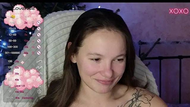 Snapshot of lil_luna_x chatting on December 23, 5:00 pm lil luna x online show from December 23, 5:00 pm