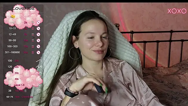 Snapshot of lil_luna_x chatting on January 20, 2:03 pm lil luna x online show from January 20, 2:03 pm