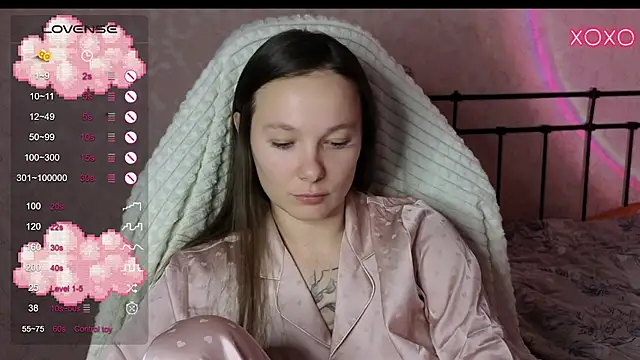Snapshot of lil_luna_x chatting on January 20, 5:06 pm lil luna x online show from January 20, 5:06 pm