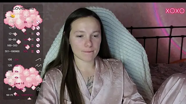 Snapshot of lil_luna_x chatting on January 22, 1:00 pm lil luna x online show from January 22, 1:00 pm