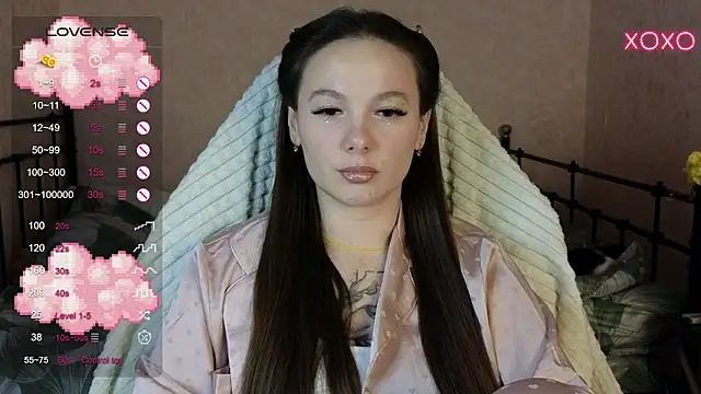 Snapshot of lil_luna_x chatting on February 1, 4:00 pm lil luna x online show from February 1, 4:00 pm