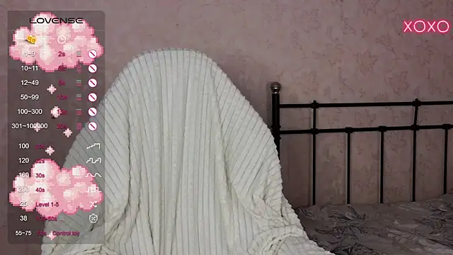 Snapshot of lil_luna_x chatting on February 16, 12:54 pm lil luna x online show from February 16, 12:54 pm