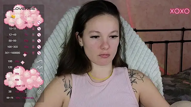 Snapshot of lil_luna_x chatting on March 1, 2:13 pm lil luna x online show from March 1, 2:13 pm