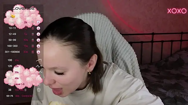 Snapshot of lil_luna_x chatting on March 3, 4:03 pm lil luna x online show from March 3, 4:03 pm