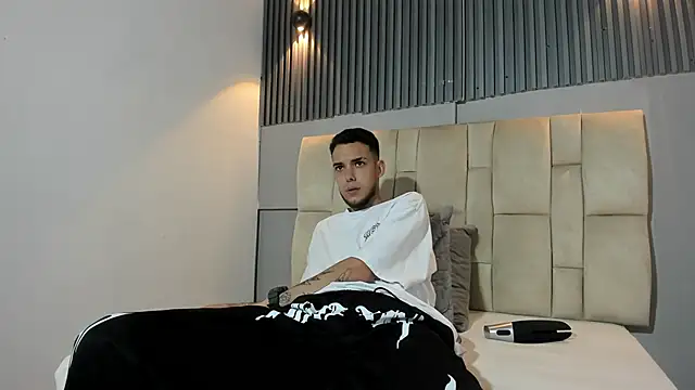 ricardo333 online show from April 15, 2:24 pm