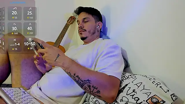 Snapshot of alejandro_stark chatting on January 11, 9:25 am alejandro stark online show from January 11, 9:25 am