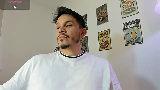 Snapshot of alejandro_stark chatting on January 14, 12:44 pm alejandro stark online show from January 14, 12:44 pm