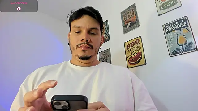 Snapshot of alejandro_stark chatting on February 3, 12:43 pm alejandro stark online show from February 3, 12:43 pm