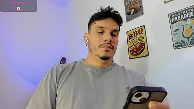 Snapshot of alejandro_stark chatting on February 5, 3:00 am alejandro stark online show from February 5, 3:00 am