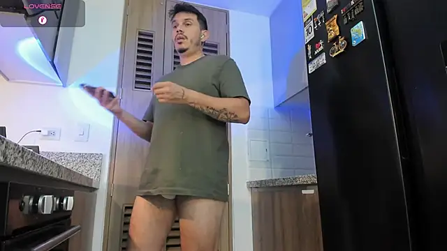 Snapshot of alejandro_stark chatting on February 8, 12:36 am alejandro stark online show from February 8, 12:36 am