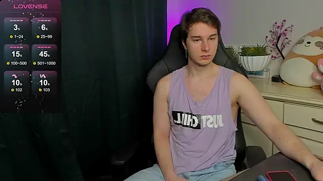 Snapshot of Vincent_Strong chatting on September 21, 8:27 am Vincent Strong online show from September 21, 8:27 am