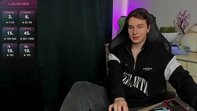 Snapshot of Vincent_Strong chatting on September 29, 12:54 pm Vincent Strong online show from September 29, 12:54 pm