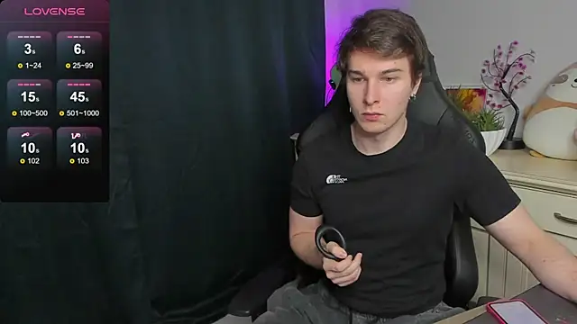 Snapshot of Vincent_Strong chatting on October 12, 8:57 am Vincent Strong online show from October 12, 8:57 am