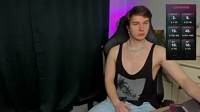 Snapshot of Vincent_Strong chatting on October 18, 7:53 am Vincent Strong online show from October 18, 7:53 am