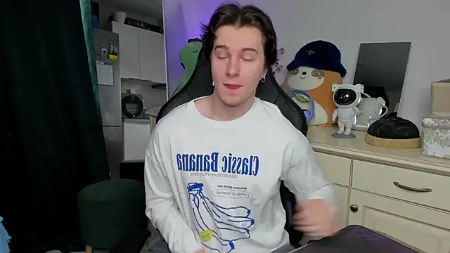 Vincent Strong online show from May 1, 3:44 am