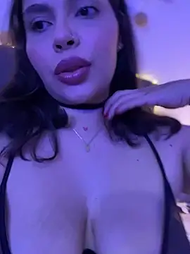 GigiiStone online show from December 3, 10:40 pm