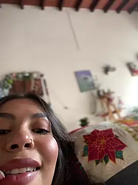GigiiStone online show from December 13, 8:04 pm