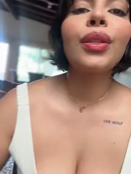 GigiiStone online show from October 7, 3:20 pm