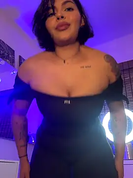 GigiiStone online show from November 5, 9:48 pm