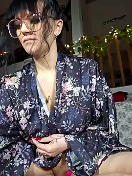 anyalikestosuck online show from December 17, 2:00 pm