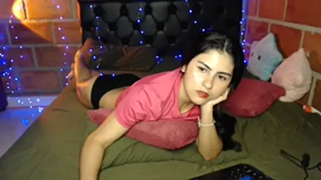 Snapshot of Nathacha chatting on November 9, 11:03 pm Nathacha online show from November 9, 11:03 pm