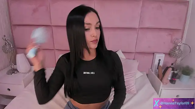 Snapshot of HannaTaylor chatting on October 7, 3:04 am HannaTaylor online show from October 7, 3:04 am