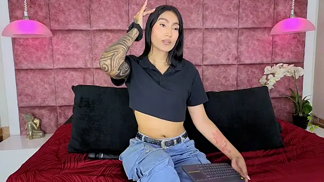 Snapshot of Taly_Fox chatting on April 7, 9:37 pm Taly Fox online show from April 7, 9:37 pm