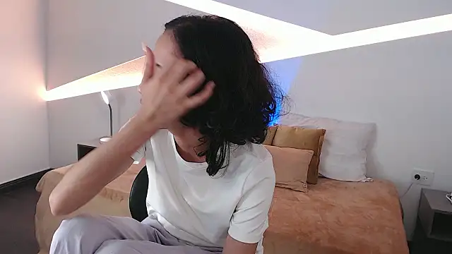 Snapshot of hot_little_bunny chatting on December 13, 9:09 pm hot little bunny online show from December 13, 9:09 pm