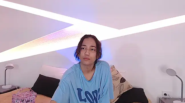 Snapshot of hot_little_bunny chatting on December 23, 4:39 pm hot little bunny online show from December 23, 4:39 pm