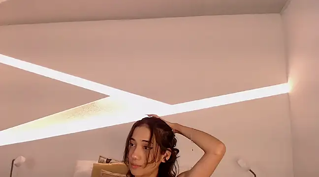 Snapshot of hot_little_bunny chatting on January 5, 10:40 pm hot little bunny online show from January 5, 10:40 pm