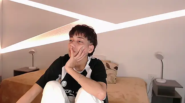 Snapshot of hot_little_bunny chatting on January 17, 9:28 pm hot little bunny online show from January 17, 9:28 pm