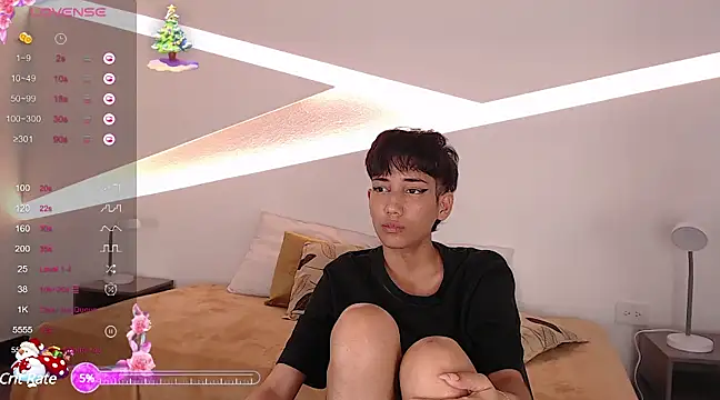 Snapshot of hot_little_bunny chatting on January 22, 11:32 pm hot little bunny online show from January 22, 11:32 pm