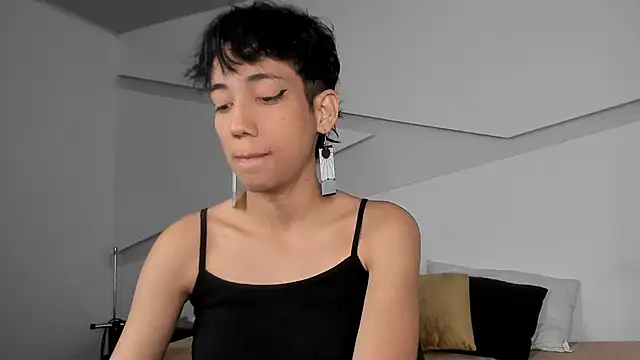 Snapshot of hot_little_bunny chatting on February 1, 8:37 pm hot little bunny online show from February 1, 8:37 pm