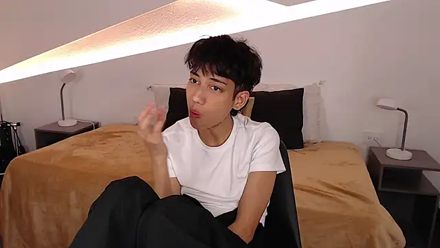 Snapshot of hot_little_bunny chatting on February 2, 9:34 pm hot little bunny online show from February 2, 9:34 pm