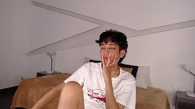 Snapshot of hot_little_bunny chatting on February 6, 11:58 pm hot little bunny online show from February 6, 11:58 pm