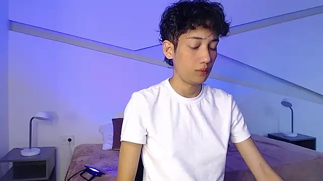 Snapshot of hot_little_bunny chatting on February 12, 8:40 pm hot little bunny online show from February 12, 8:40 pm