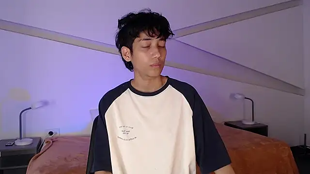 Snapshot of hot_little_bunny chatting on February 23, 8:55 pm hot little bunny online show from February 23, 8:55 pm