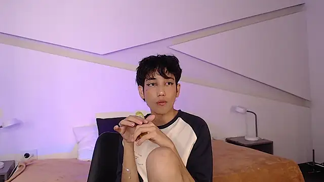 Snapshot of hot_little_bunny chatting on February 24, 12:09 am hot little bunny online show from February 24, 12:09 am