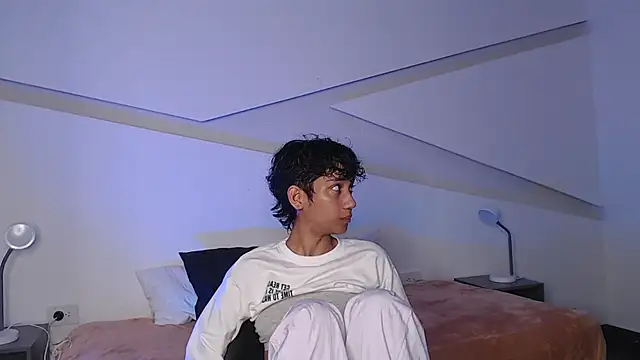 Snapshot of hot_little_bunny chatting on February 28, 9:12 pm hot little bunny online show from February 28, 9:12 pm