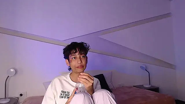 Snapshot of hot_little_bunny chatting on March 1, 12:28 am hot little bunny online show from March 1, 12:28 am