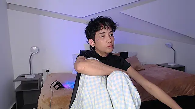 Snapshot of hot_little_bunny chatting on March 2, 12:31 am hot little bunny online show from March 2, 12:31 am